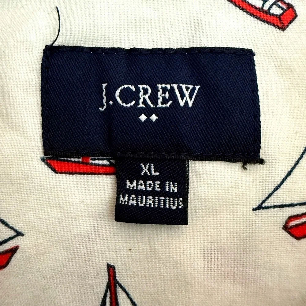 J CREW Mens Button Short Sleeve Shirt XL Coastal Sailboats Vacation Travel Beach
